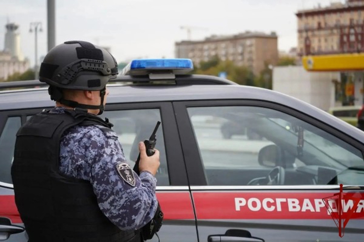 Столичные росгвардейцы помогли потерявшемуся ребёнку вернуться домой (ВИДЕО)